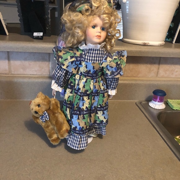 Porcelain Companions - Picture 6 of 8